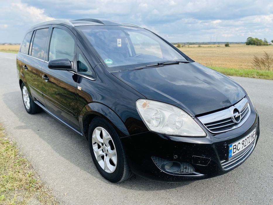 Авто. Машина. Опель Зафіра. Opel Zafira В