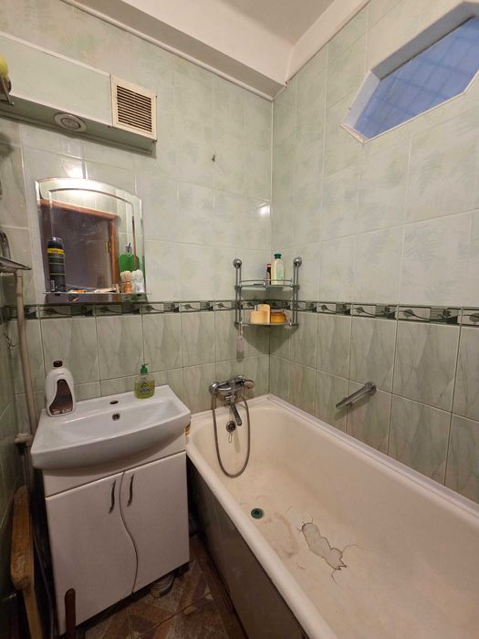 Продаж 2к.кв., окремі, вул. Бочарова, 3/5 /Шевченківський р-н/.