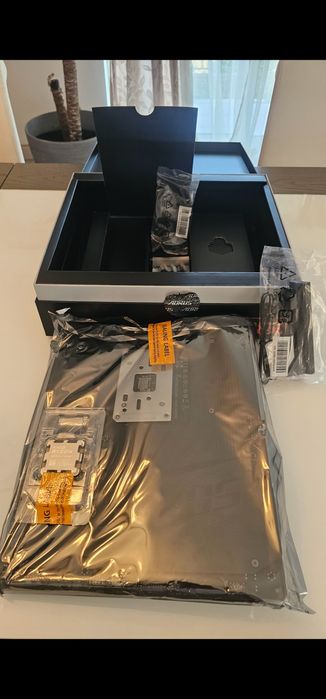 Motherboard Gigabyte B850 AORUS Stealth AM5 + AMD Ryzen 7 7800X3D (Selado /  Novo)