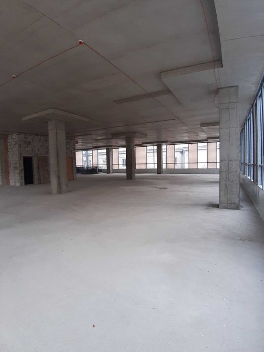 Продаж фасадного приміщення в БЦ по вул. Хімічній , 1328 м2