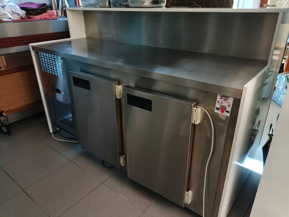 Balcão refrigerado personalizado