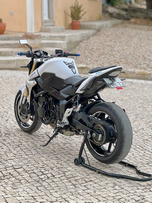 Suzuki GSR 750