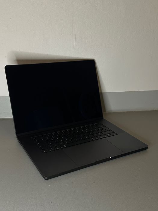 MacBook Pro 16 M4 Max 36GB  RAM 1TB SSD