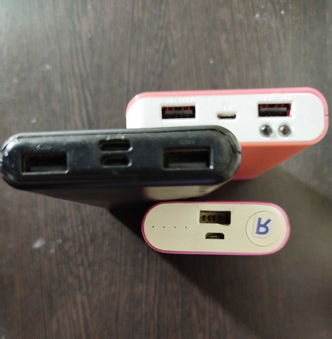 Три павербанки. Вживані.