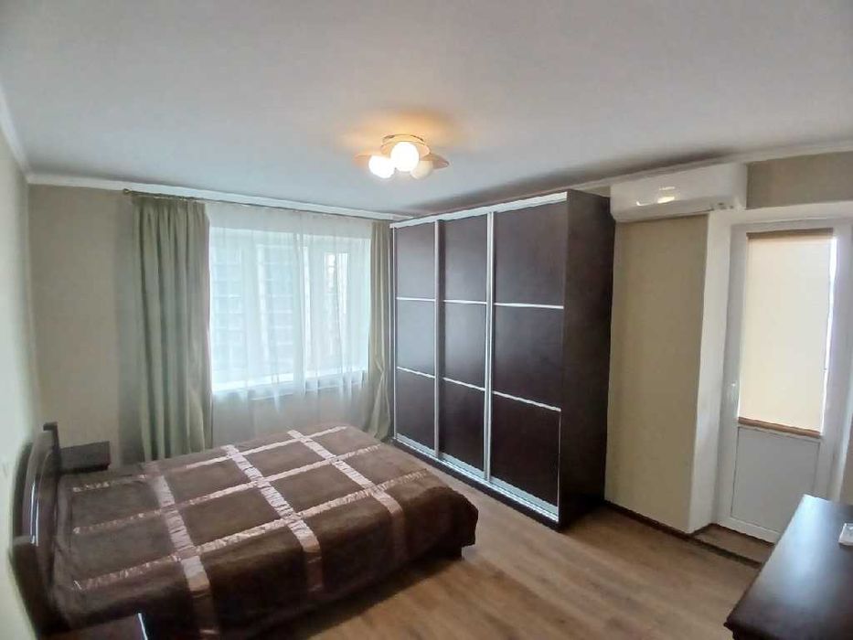 Будинок 2002 року Вул.Бальзака,4. ТРЦ «Глобал UA» 3к.кв. 7й пов. 90 м2