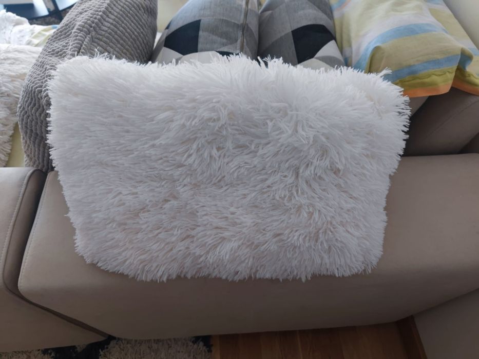 Almofadas decorativas com pelinho e  já com enchimento