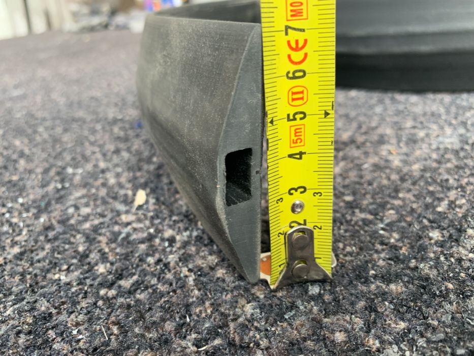 Vendo perfil passa cabos em borracha para chão