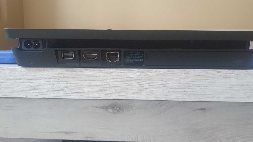 Konsola PS4 używana