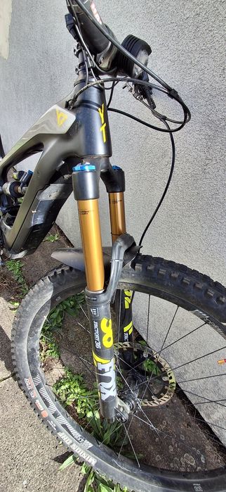 Rower elektryczny Enduro YT DECOY CF PRO RACE Fox Kashima full suspens