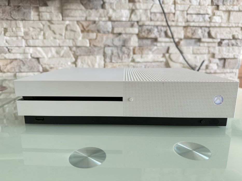 Xbox one S 1 TB.