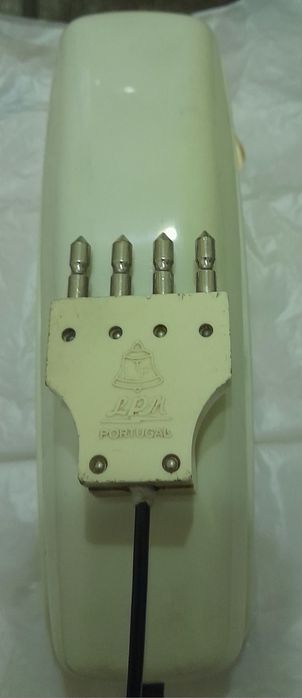 Old landline and mobile phone64739903605507123