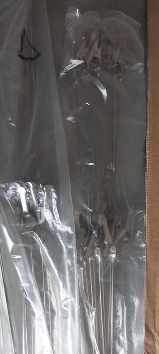 Organizador original para 59 fotografias suspensas por cabos