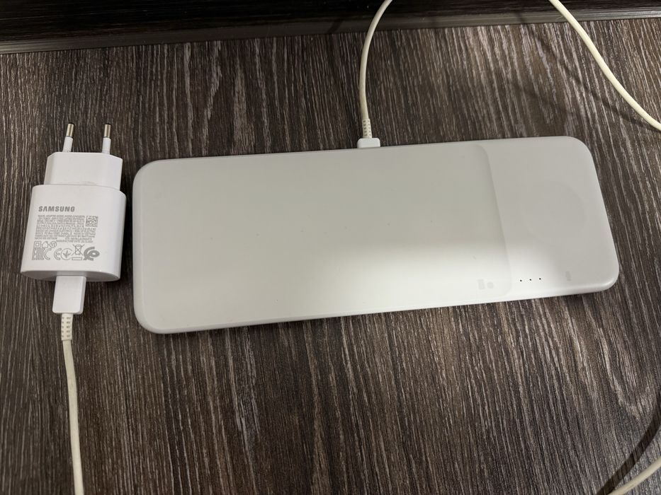 Бездротова зарядна станція Samsung Wireless Charger Trio