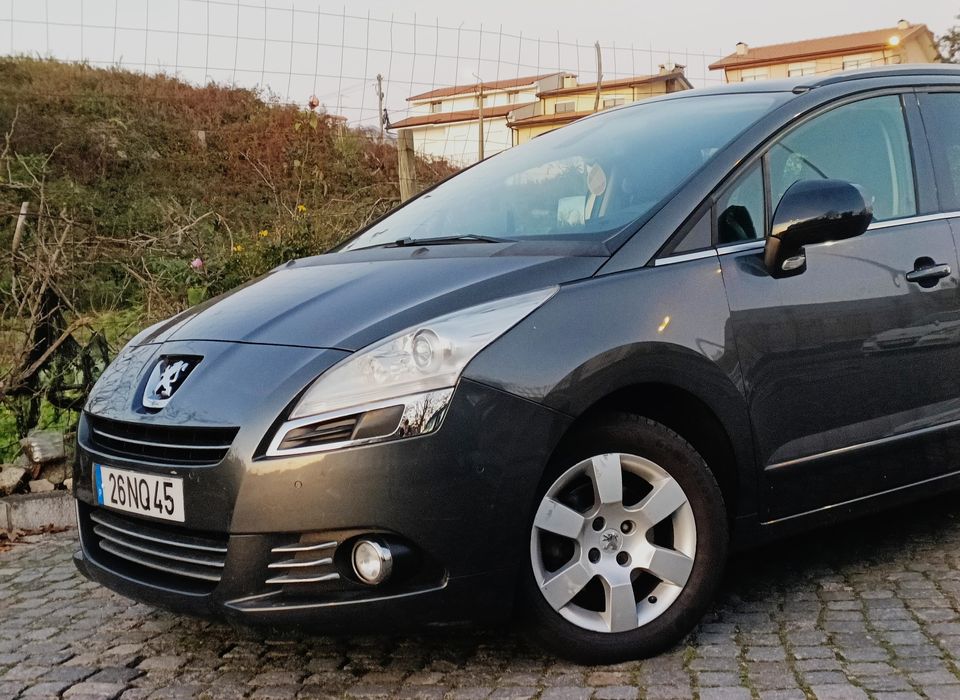 Peugeot 5008 1.6HDI 115CV - 7 Lugares