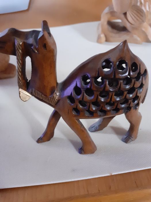 Cztery sliczne figurki drewniane ,moze kogos zainteresuje tylko w calosci  polecam