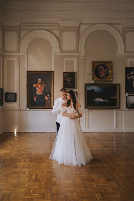 Весільна сукня з фатою