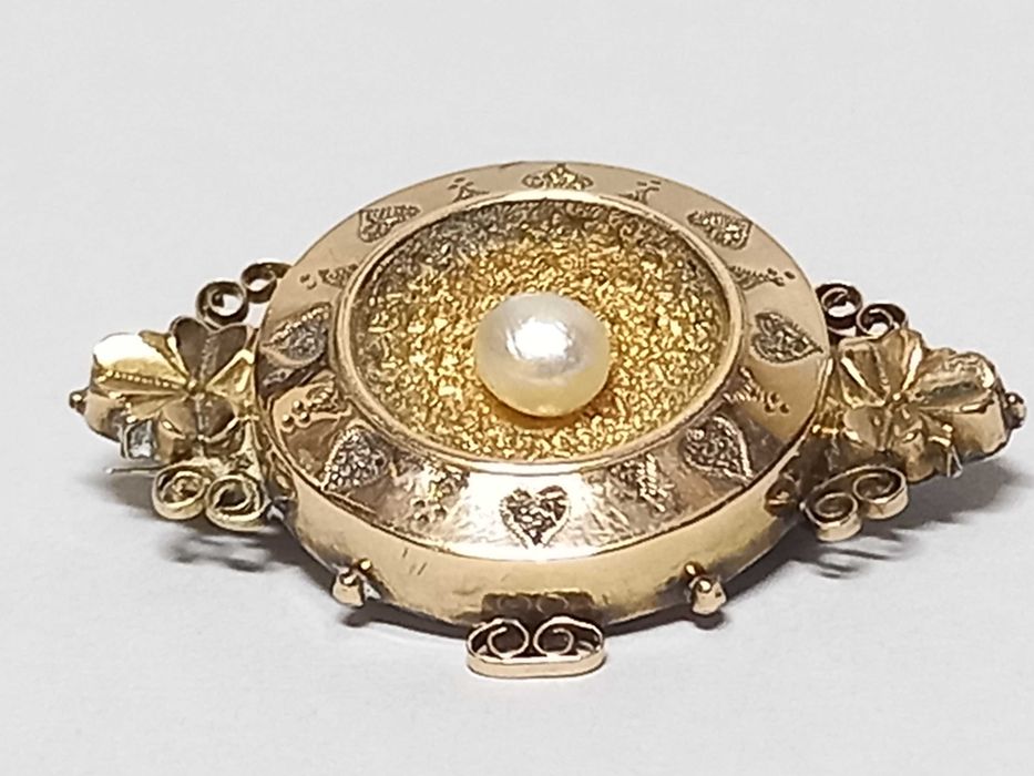 Brosza z perełką, metal złocony, XIX w.