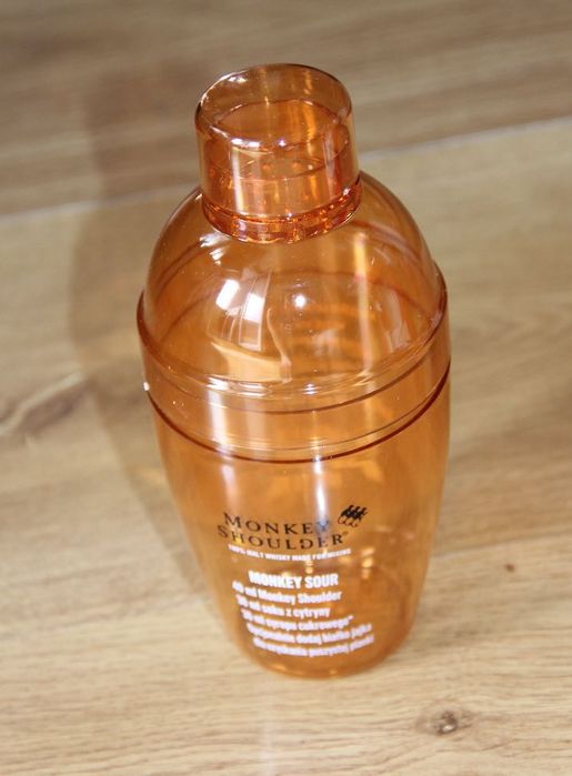 Pudełko i shaker whisky Monkey Shoulder