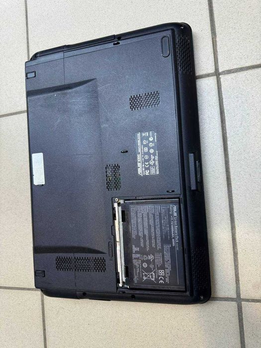 Продам ноутбук ASUS на запчастини