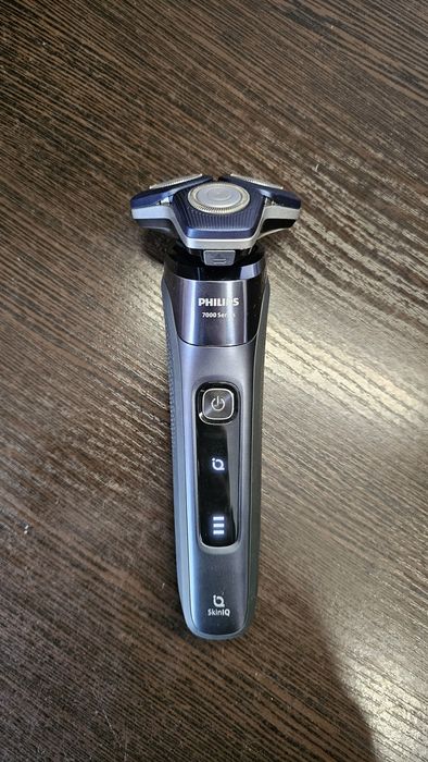 Електробритва Philips 7000