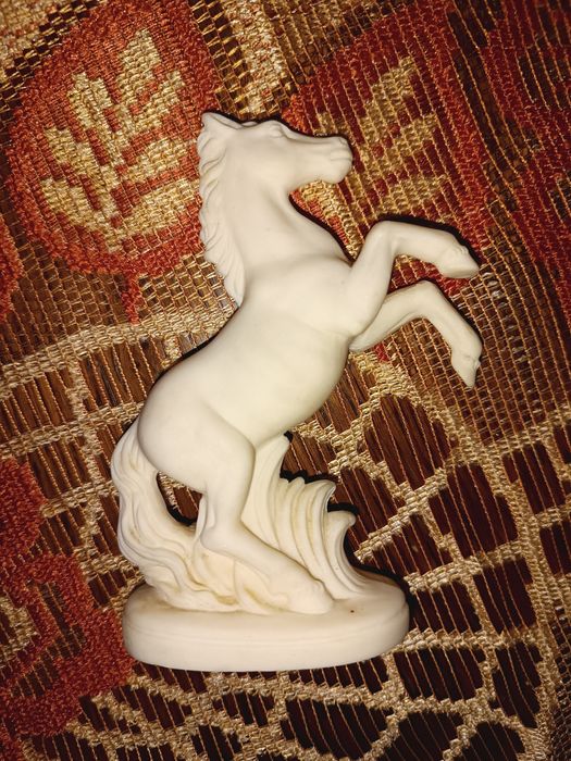 Koń figurka alabastrowa(?)