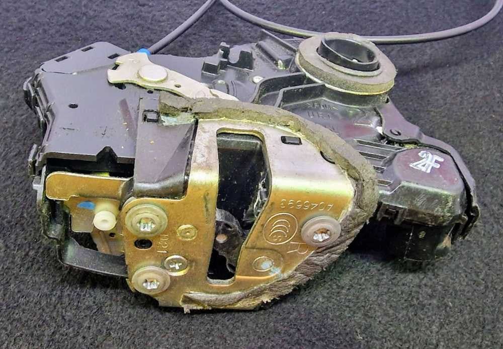Fechadura / Fecho Porta Frente Direito - TOYOTA AURIS