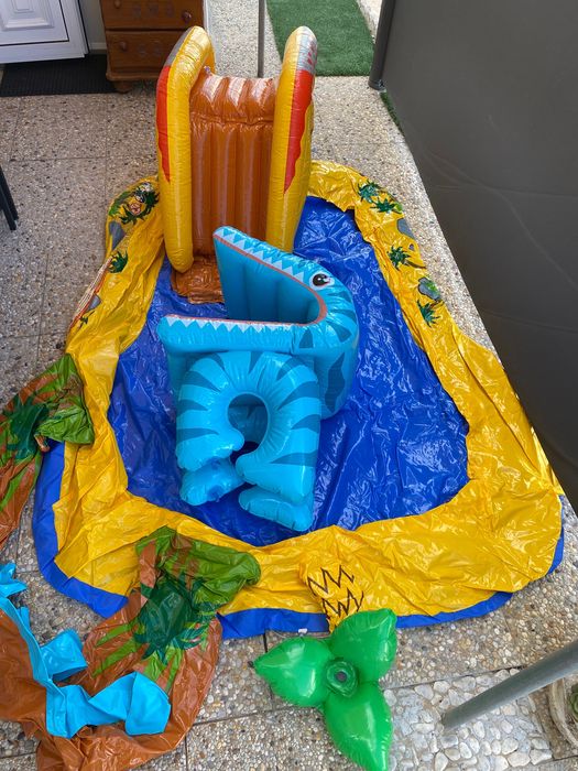 Piscina e Centro de Jogos Insuflável Intex Dinossauro (249x191x109cm) - Novo