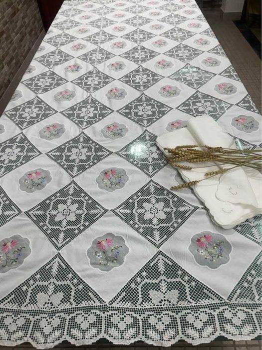 Toalha de Mesa em Linho e Renda Filé Artesanal + 12 Guardanapos