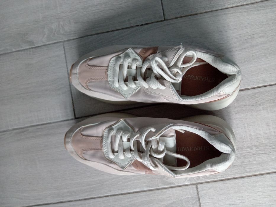 Buty sportowe damskie, młodzieżowe. Stradivarius. 39