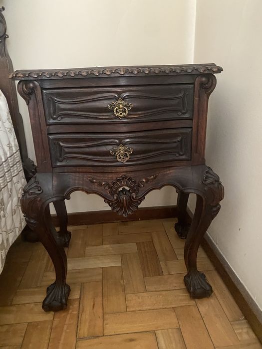 Vendo duas mesinhas de cabeceira D.Jose