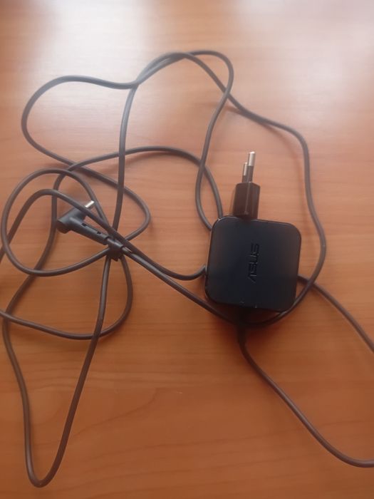 Oryginalny zasilacz do laptopa Asus