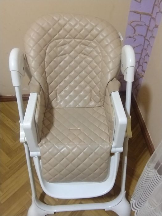 Дитячий столик для їди