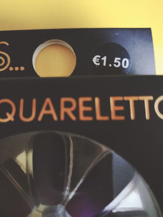 Unhas decoradas com adesivo