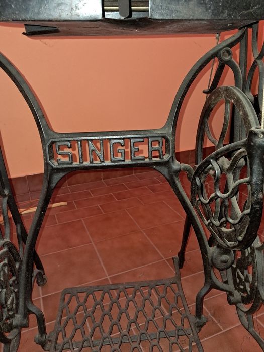 Maszyna  do szycia  sprawna.