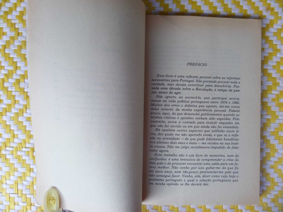 UMA SOLUÇÃO PARA PORTUGAL
de Diogo Freitas do Amaral