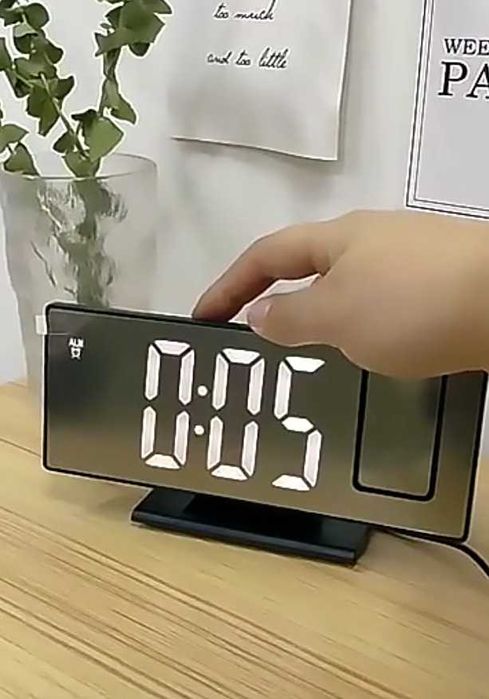 Настольные часы с проекцией времени на потолок, LED дисплей, будильник