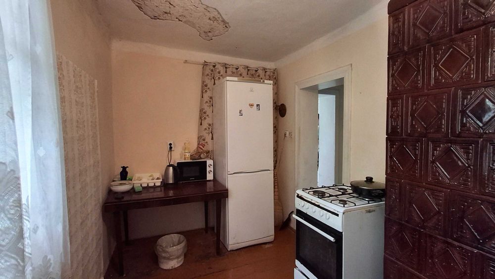 Продається будинок в с.Угринів, 78 м2, ділянка 11,5 соток. Світло газ асфальт будинки