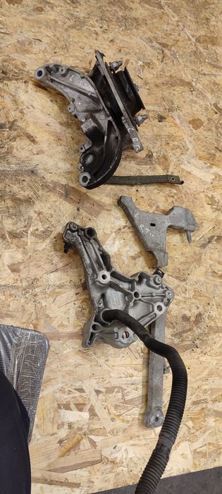 Renault Trafic 3 1.6 dci mocowanie łapy silnika skrzyn L/Pi