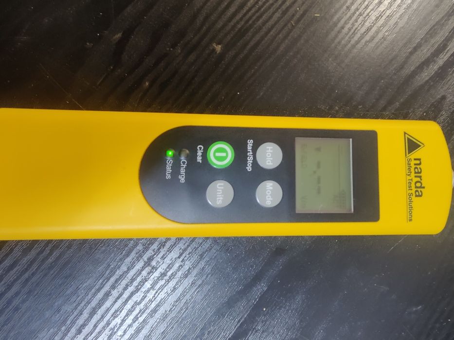 Szerokopasmowy miernik pola elektromagnetycznego Narda NBM-520