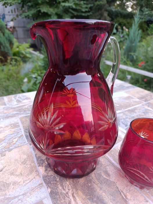 Кувшин і дві склянки