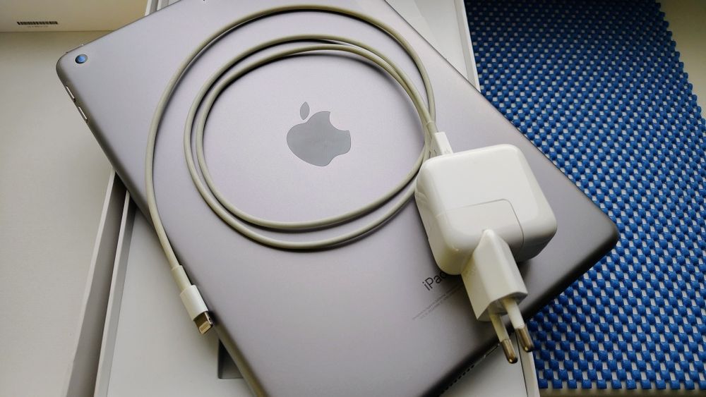 iPad 6th generation wi-fi 32 gb