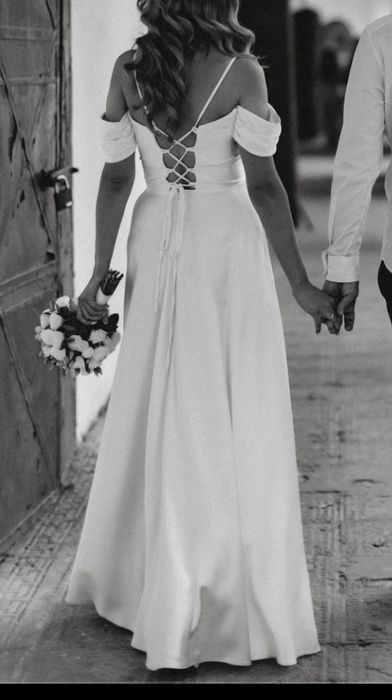 Сукня весільна на розпис на випуск