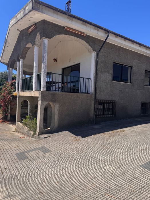 Alugar quarto em pequena quinta com área de lazer