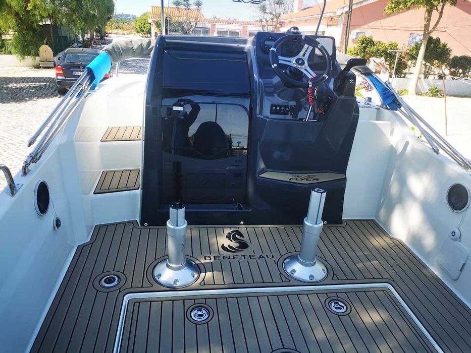 BENETEAU FLYER 5.5 SUNDECK | SUZUKI 140 HP | 2019 - c/ atrelado