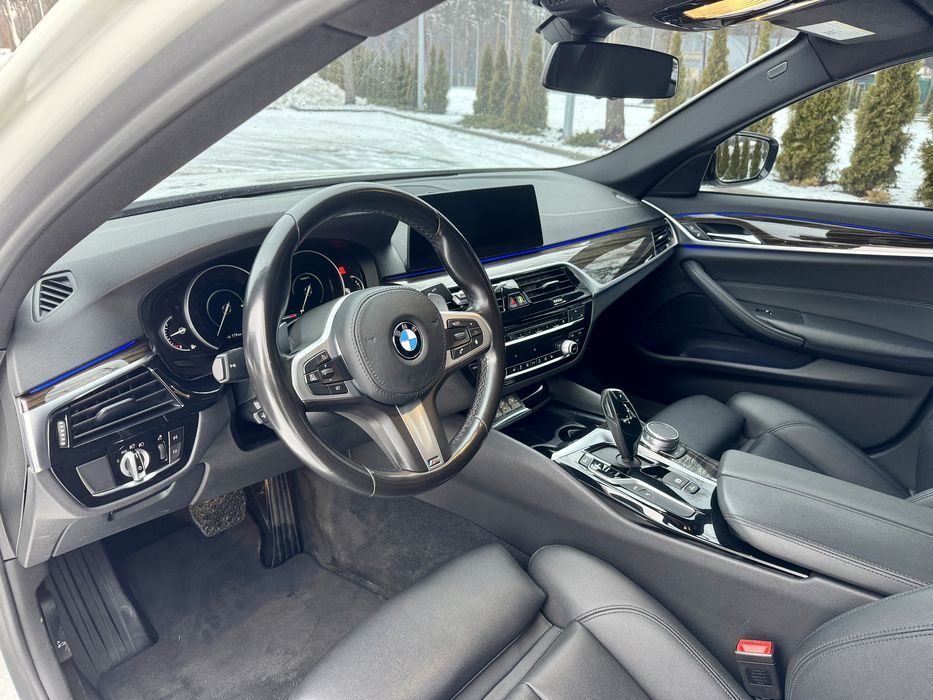 BMW 530E 2019 року