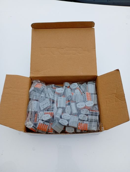 Продам соединяли проводов крепеж для светильников