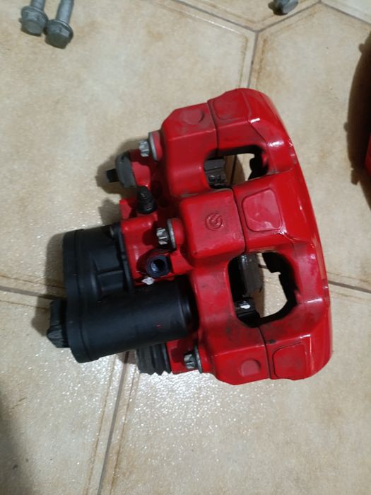 Тормозний супорт задній Tesla model 3 performance