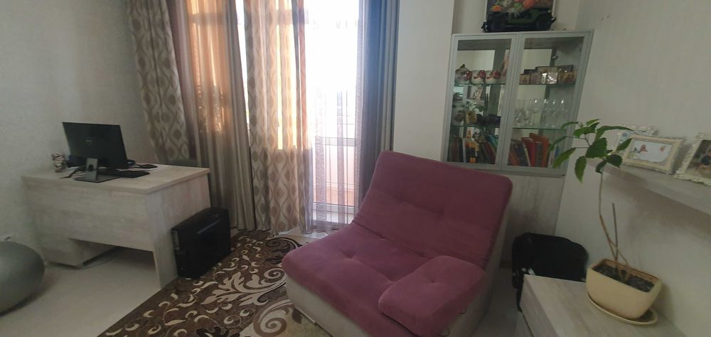 Центр Продам трехкомнатную квартиру    в новом кирпичном доме ЛД