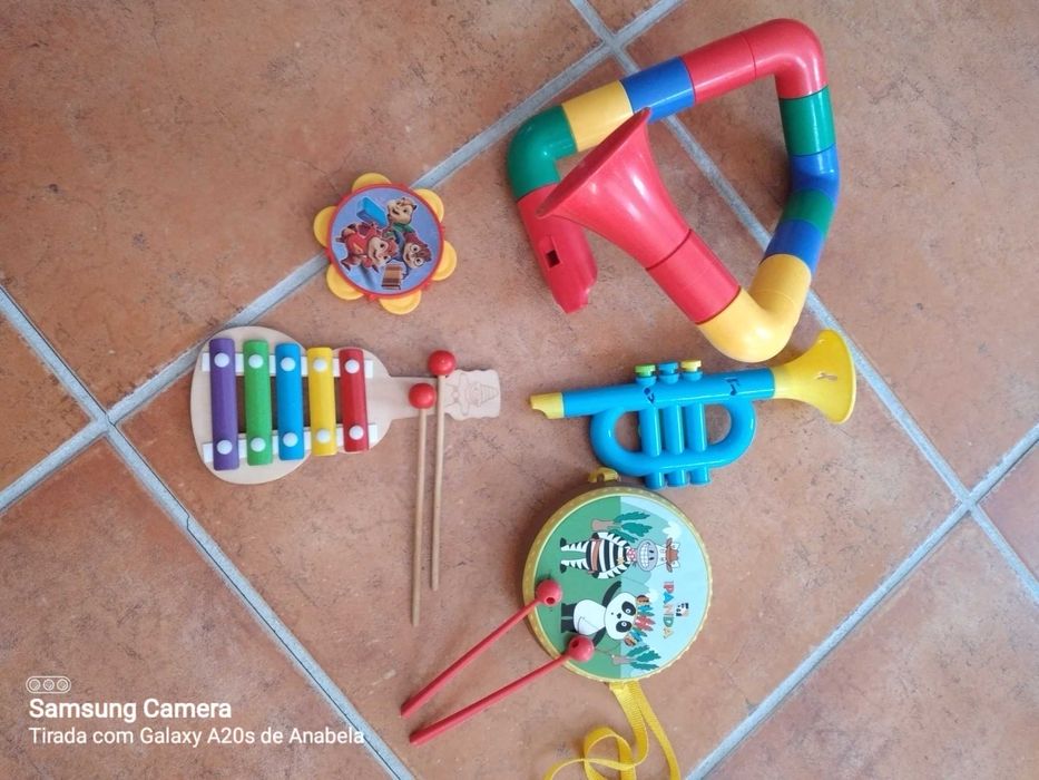 Brinquedos diversos, desde 1 ano, bom estado.