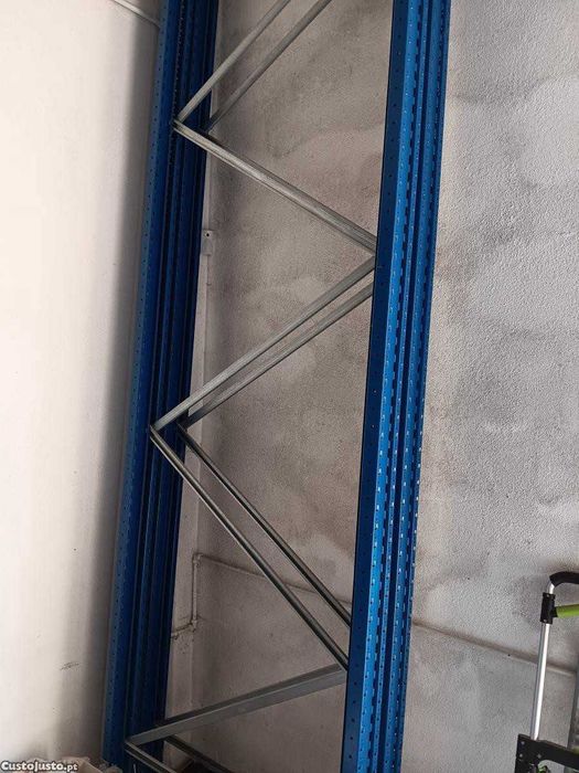 Estantes de armazém